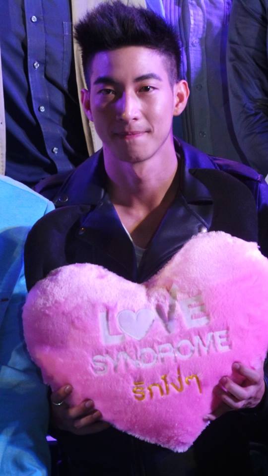 โตโน่ หล่อกระชากใจในงานเปิดตัว รักโง่