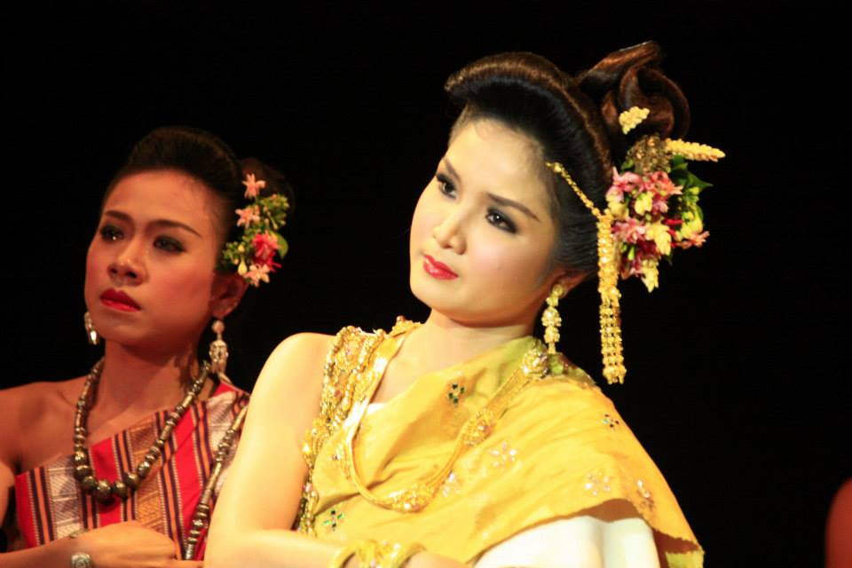 ฟ้อนสมมาไท้บูชาคุณ (ตามฮอยอีสาน) ศิลปะการแสดง มหาวิทยาลัยมหาสารคาม