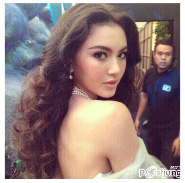 นางเอกพันล้าน ซุปเปอร์สตาร์สาวสุดฮ๊อตแห่งปี ใหม่ ดาวิกา สวยสง่างามมากๆ สดๆส่งตรงจากงาน