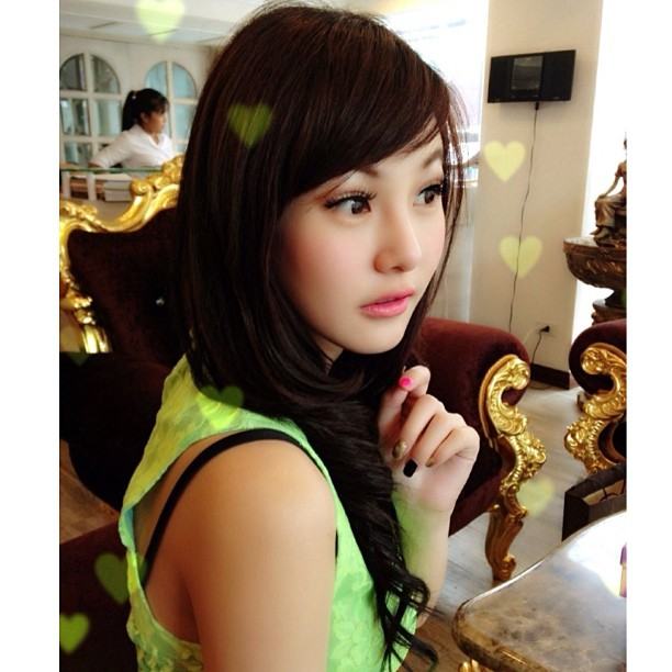 มิ้นท์ ประภัสสร ประวัติ ภรรยาคนสวยของเถ้าแก่น้อย ต๊อบ อิทธิพัทธ์