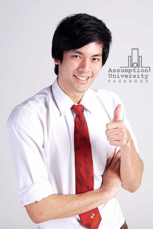 คุณชายบอม ธนิน ในชุดนักศึกษา