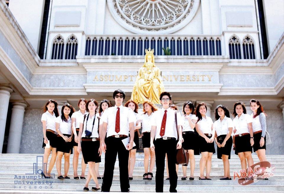 คุณชายบอม ธนิน ในชุดนักศึกษา