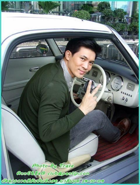 &ldquo;เคน ธีรเดช&ldquo; สุดหล่อกับนิสสัน ฟิกาโร่ น่ารักถูกใจ