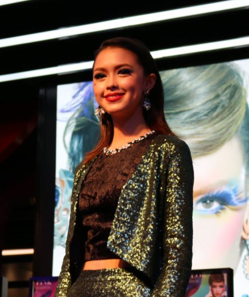 ยิ้มแก้มบุ๋มเลย