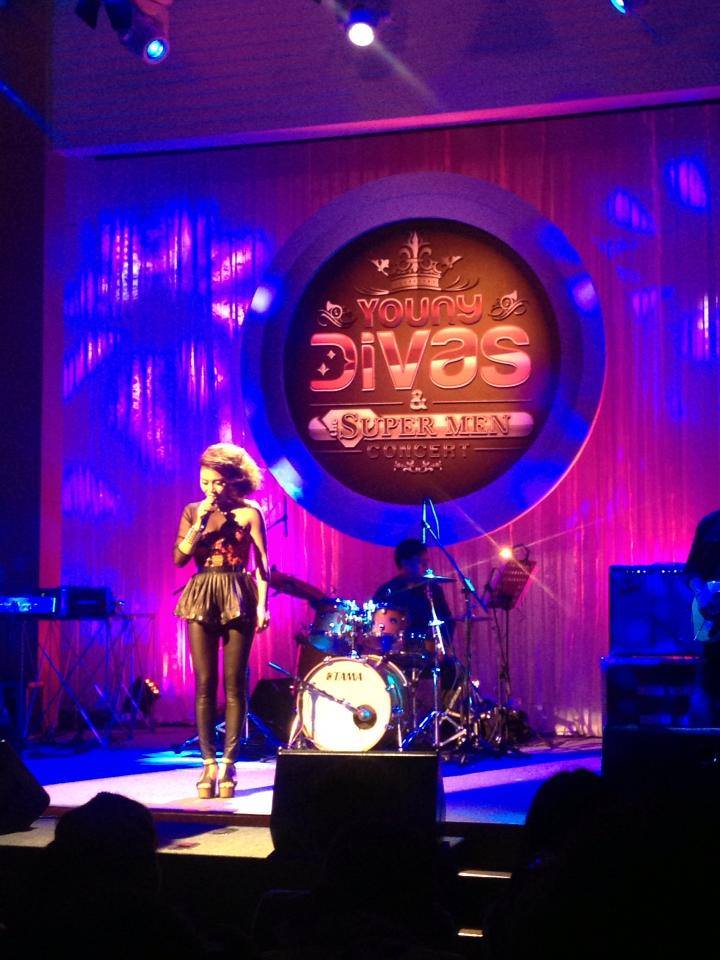 Young Divas & The Super Men #04