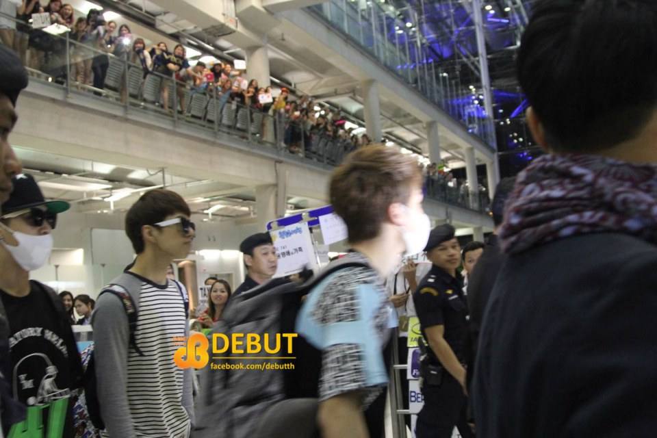 ภาพที่สนามบิน..การมาของหนุ่มๆ VIXX สุดฟิน