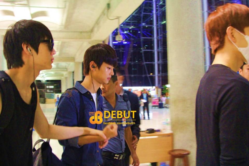 ภาพที่สนามบิน..การมาของหนุ่มๆ VIXX สุดฟิน