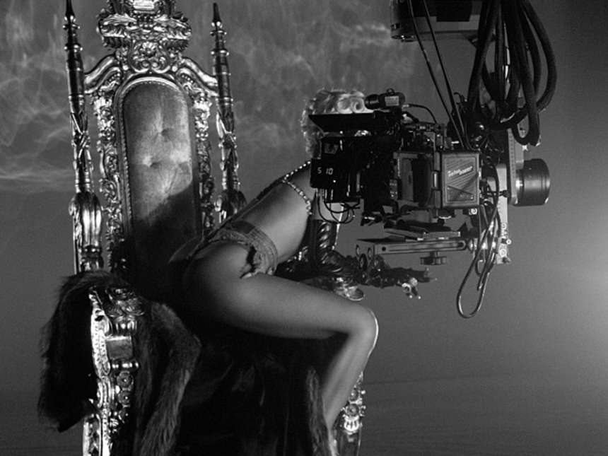 Rihanna Making Of &ldquo;Pour It Up&rdquo;