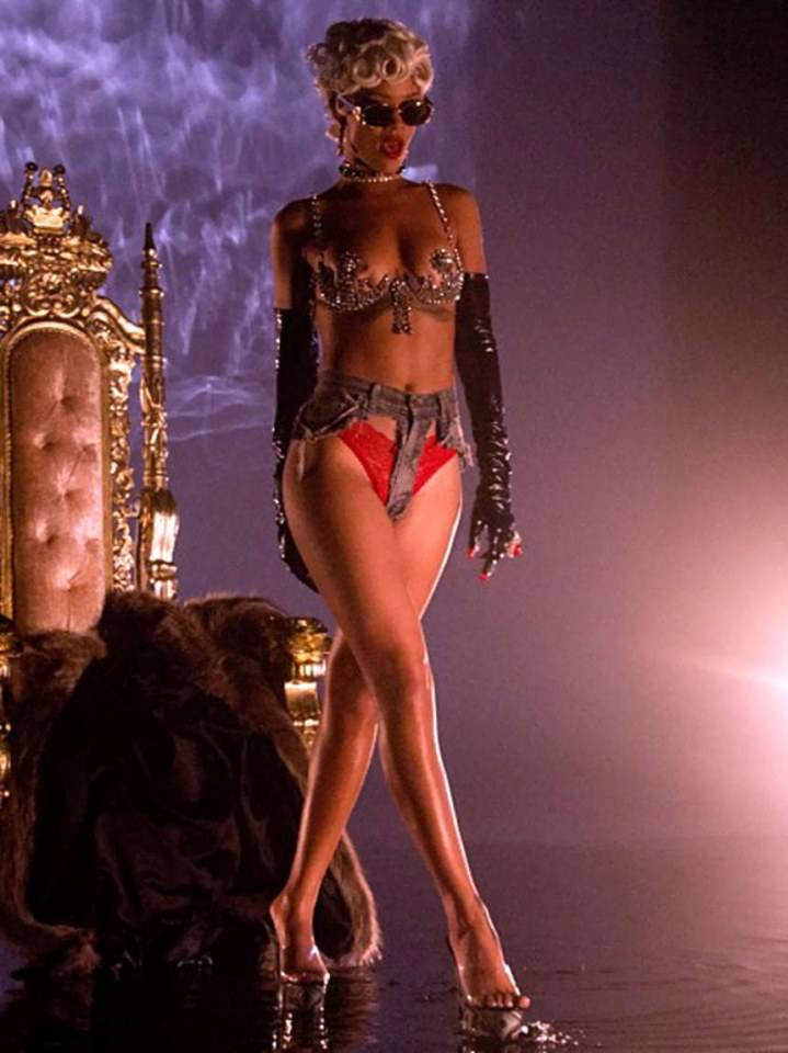 Rihanna Making Of &ldquo;Pour It Up&rdquo;