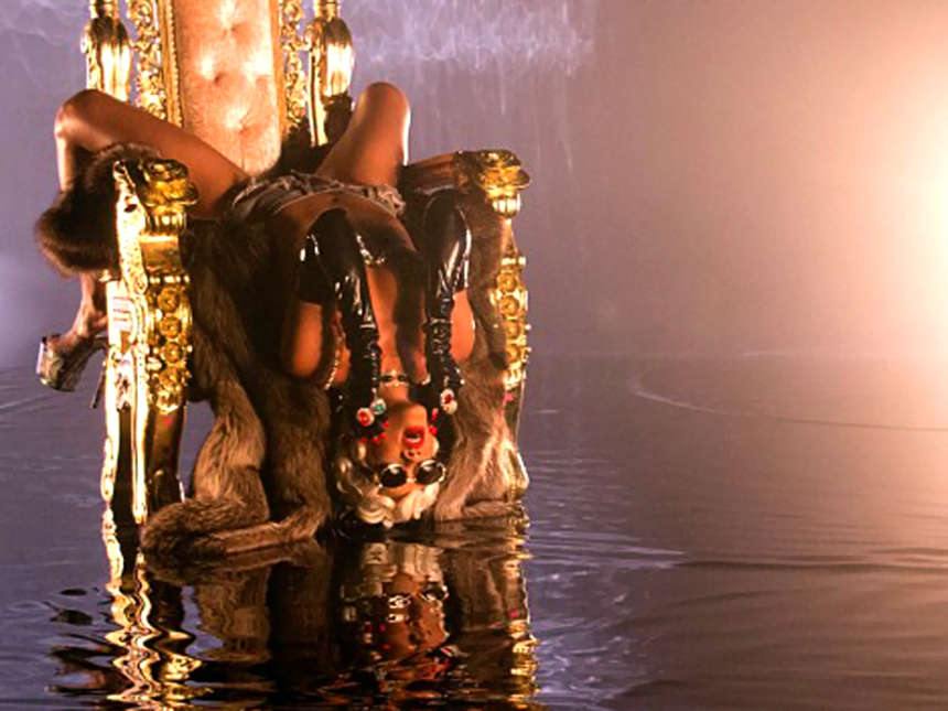 Rihanna Making Of &ldquo;Pour It Up&rdquo;