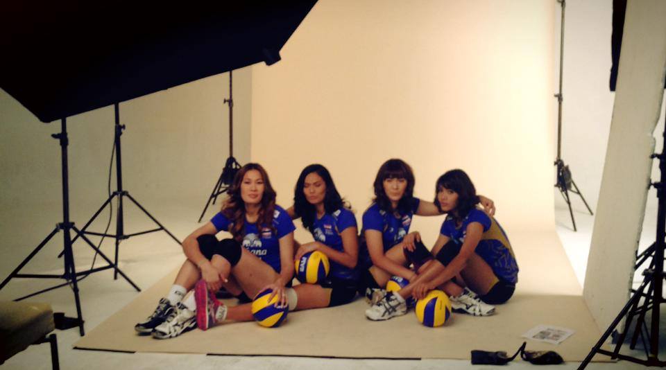 นักกีฬาวอลเลย์บอลหญิงทีมชาติไทย @ กุลสตรี vol.43 no.1026 October 2013
