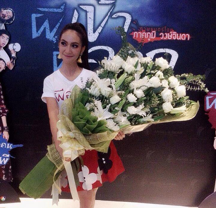 ปริศนาดอกไม้ช่อโต ของนางเอกสาววิก7สี
