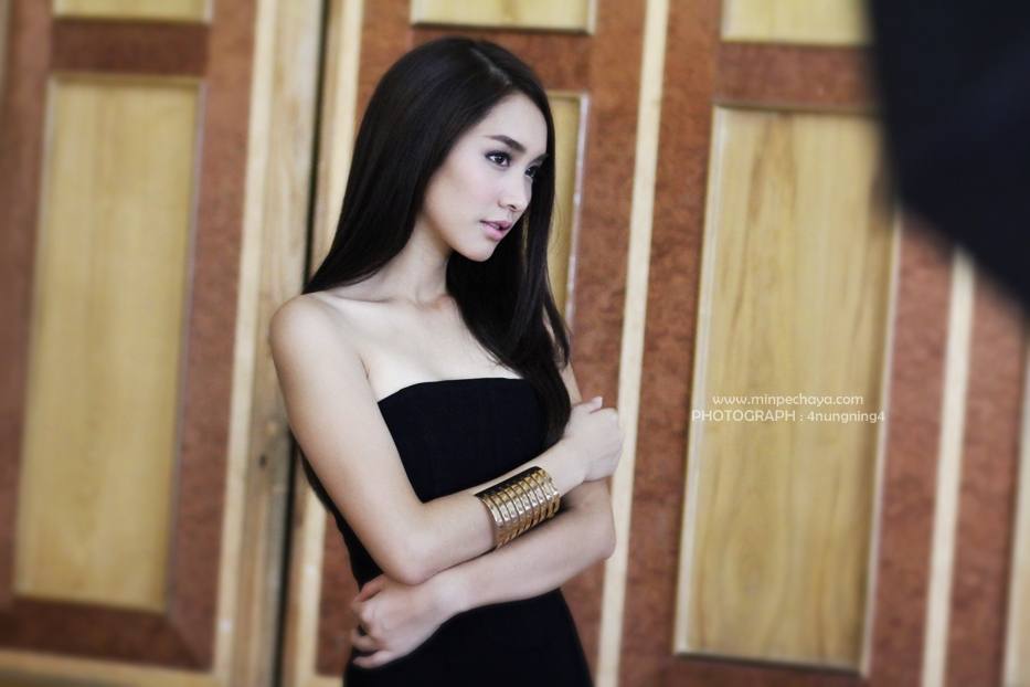มิน พีชญา Fitting ละคร "ล่ารักสุดขอบฟ้า" สวยสง่างามจริงๆค่ะคนนี้ อย่าลืมติดตามชมละครกันนะค่ะ