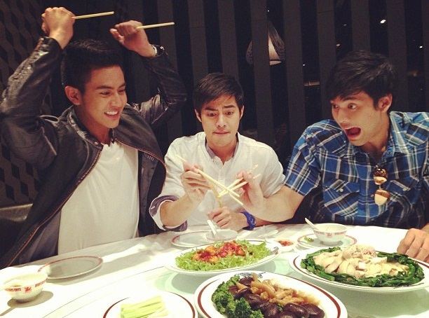 บอม ธนิน-ท็อป จรณ +เต้ย พงศกร    คู่ซี้ดารา