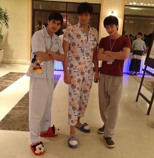 บอม ธนิน-ท็อป จรณ +เต้ย พงศกร    คู่ซี้ดารา