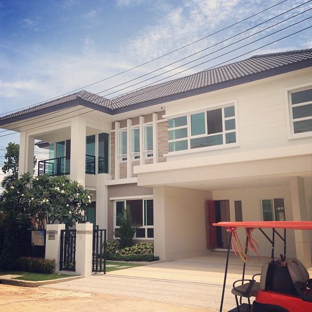 บ้านซุปตาร์ลูกทุ่งใบเตย อาร์สยาม สุดหรู 20 ล้าน จากน้ำพักน้ำแรง