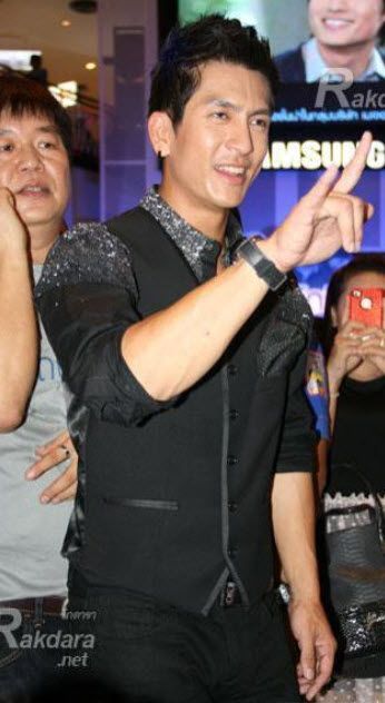 พี่ติ๊กค่ะ หล่อไม่คลาย