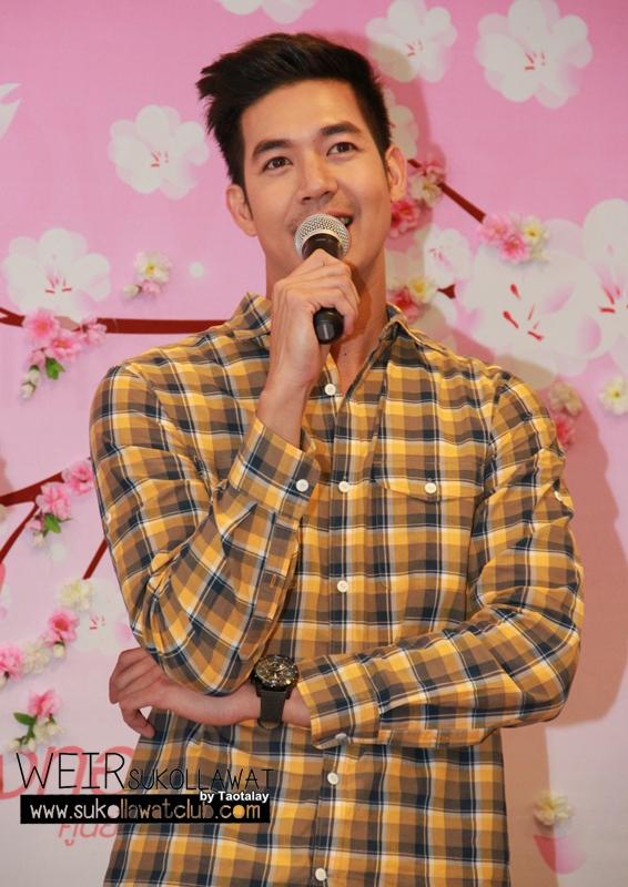 เวียร์ ศุกลวัฒน์ ที่ กรุงทองพลาซ่า 1 @ ประตูน้ำ  เปิดงานด้วยมินิคอนเสิร์ต 3 เพลงรวด