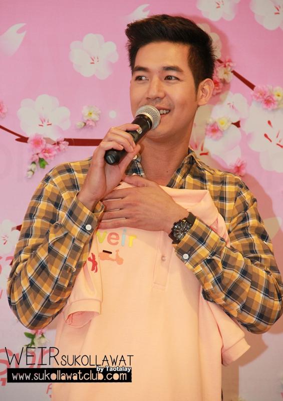 เวียร์ ศุกลวัฒน์ ที่ กรุงทองพลาซ่า 1 @ ประตูน้ำ  เปิดงานด้วยมินิคอนเสิร์ต 3 เพลงรวด