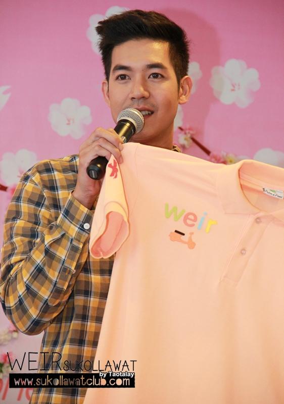 เวียร์ ศุกลวัฒน์ ที่ กรุงทองพลาซ่า 1 @ ประตูน้ำ  เปิดงานด้วยมินิคอนเสิร์ต 3 เพลงรวด