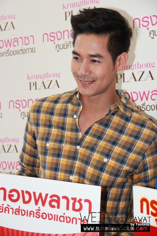 เวียร์ ศุกลวัฒน์ ที่ กรุงทองพลาซ่า 1 @ ประตูน้ำ  เปิดงานด้วยมินิคอนเสิร์ต 3 เพลงรวด