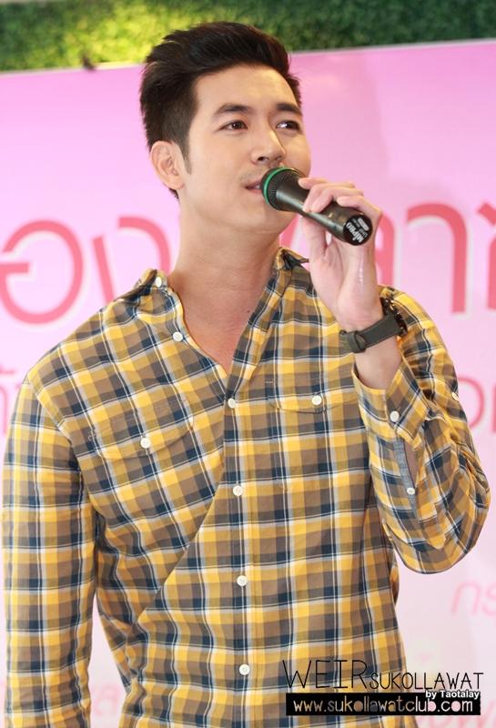เวียร์ ศุกลวัฒน์ ที่ กรุงทองพลาซ่า 1 @ ประตูน้ำ  เปิดงานด้วยมินิคอนเสิร์ต 3 เพลงรวด