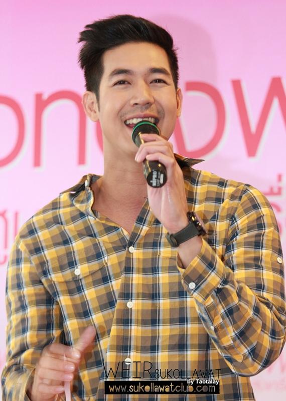 เวียร์ ศุกลวัฒน์ ที่ กรุงทองพลาซ่า 1 @ ประตูน้ำ  เปิดงานด้วยมินิคอนเสิร์ต 3 เพลงรวด