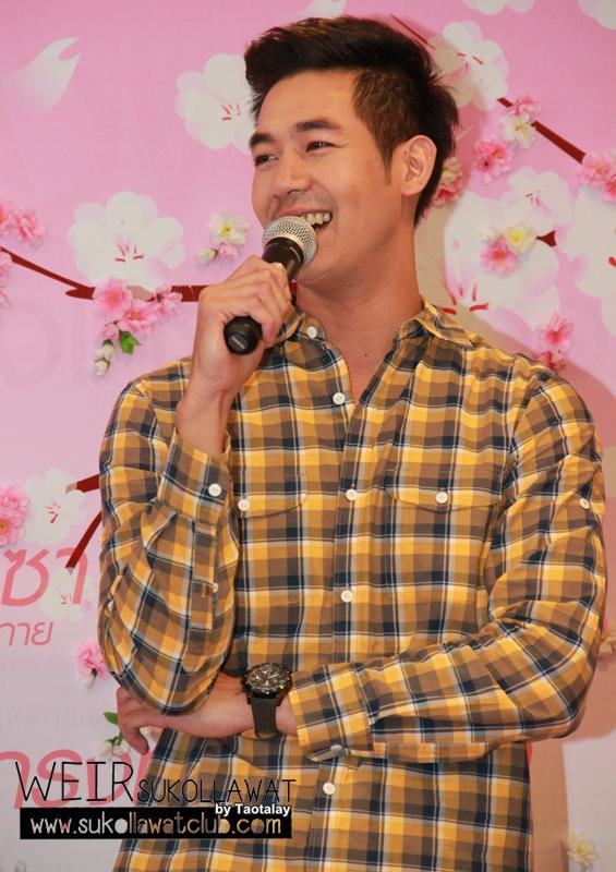 เวียร์ ศุกลวัฒน์ ที่ กรุงทองพลาซ่า 1 @ ประตูน้ำ  เปิดงานด้วยมินิคอนเสิร์ต 3 เพลงรวด
