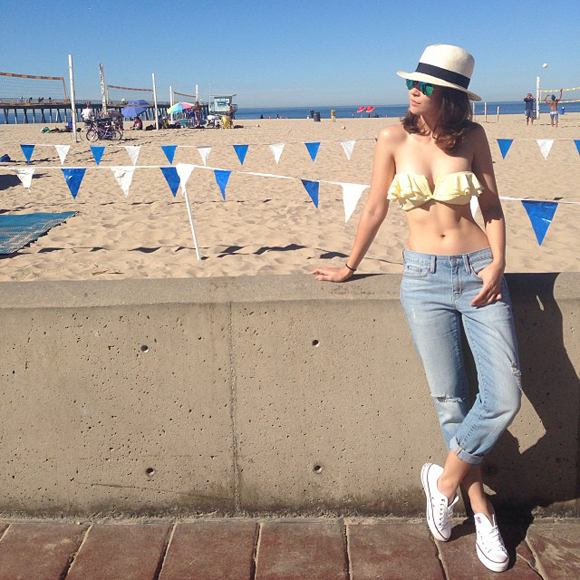 เอมี่ เอมมี่ 2 สาวเพื่อนซี้ โชว์เซ็กซี่เบา ๆ ริมชายหาดใน LA