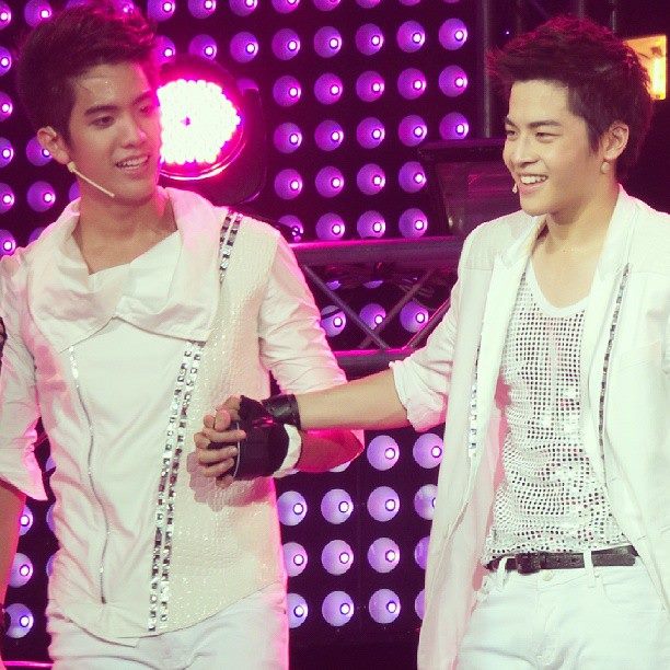 จับมือกันไว้ จับมือกันไว้