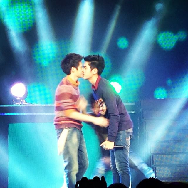 และฉันจะ.. จูบเธอ