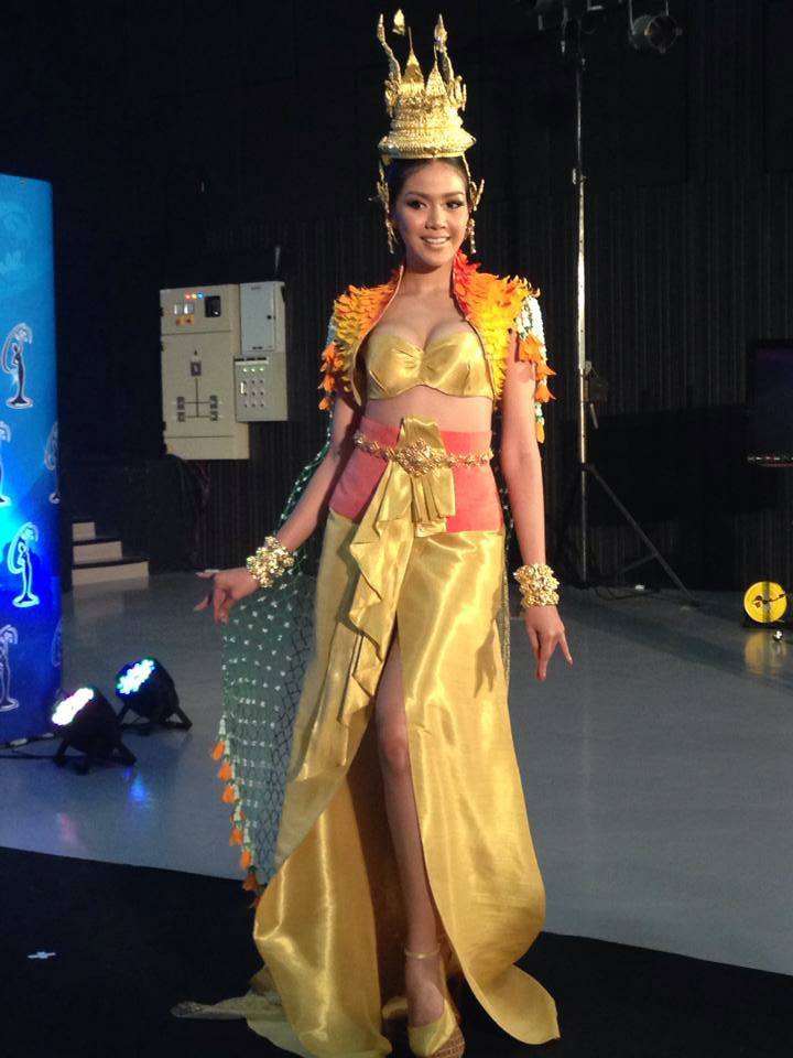 ชุดประจำชาติ MU 2013