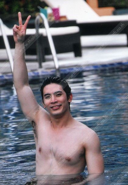 สน และ สิงโต The Star โชว์หุ่นลำ่