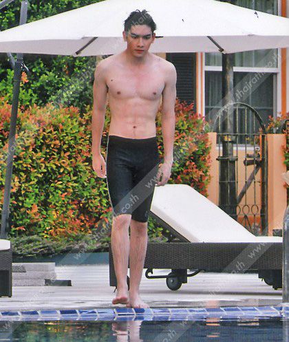 สน และ สิงโต The Star โชว์หุ่นลำ่