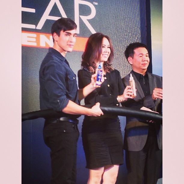 ณเดชน์ กางเกงฟิตหรือว่า...............