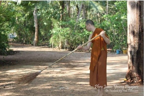 ภาพปัจจุบันของ 'พระเจสัน ยัง' ร่วมอณุโมทณา กับ'ท่าน'ด้วยค่ะ