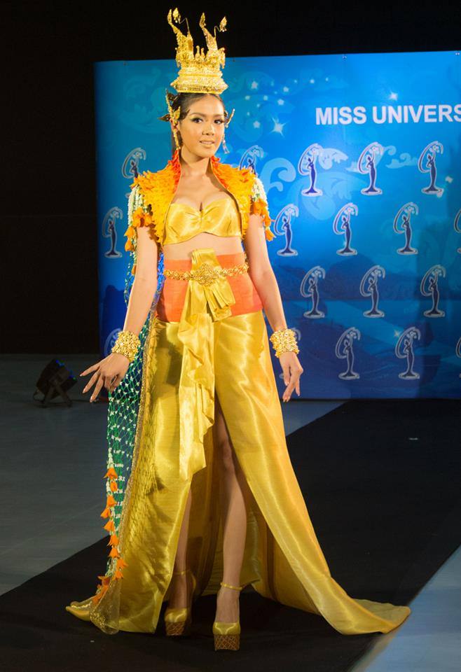 ยินดีด้วยค่ะ...สำหรับชุดประจำชาติของพวกคุณ...ดิฉันรับสภาพไม่ได้ค่ะ