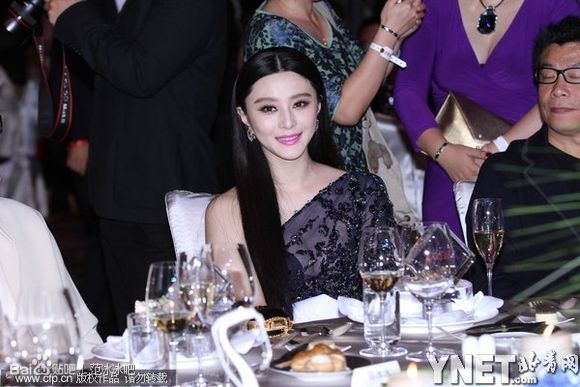 แม่นาง"ฟ่านปิงปิง" งานการกุศลนิตยสาร BAZAAR มาในชุด Elie Saab 2013 !!