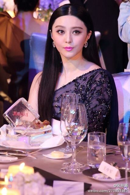 แม่นาง"ฟ่านปิงปิง" งานการกุศลนิตยสาร BAZAAR มาในชุด Elie Saab 2013 !!