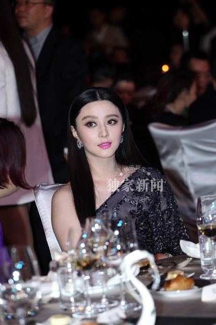 แม่นาง"ฟ่านปิงปิง" งานการกุศลนิตยสาร BAZAAR มาในชุด Elie Saab 2013 !!