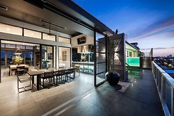 คนรัก บ้าน และภายใน 215