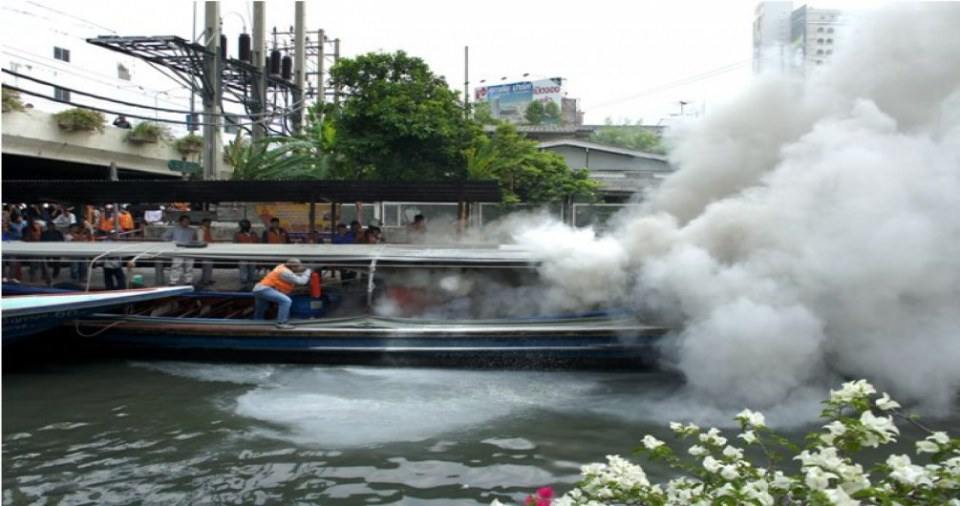 ไฟไหม้เรือที่ท่าทองหล่อ