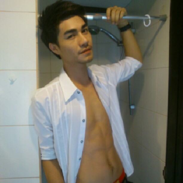 หนุ่มหล่อจากไอจี