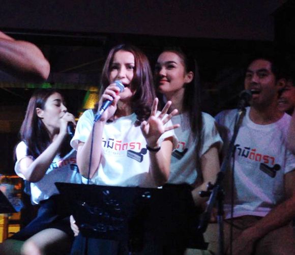 งานเลี้ยงปิดกล้องละคร สามีตีตรา แอน จุ๋ย นำทีมเฮฮาสุด ๆ