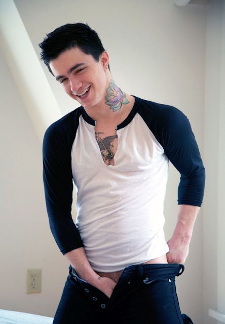 Jake Bass พระเอกหนังเกย์ก็หล่อดีนะ