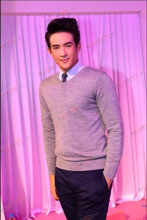 เจมส์ มาร์ ในงานGiffarine easels