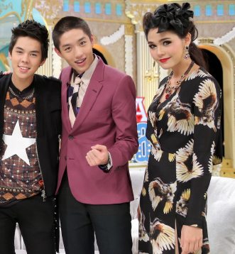 “ปากจู๋” น่ารักๆกับ พีช-พชร, ท็อป-จรณ และ ต่อ-ธนภพ ในรายการ 3 แซป