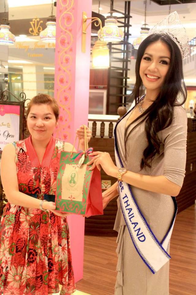 Miss Universe Myanmar With Miss Universe Thailand 2013