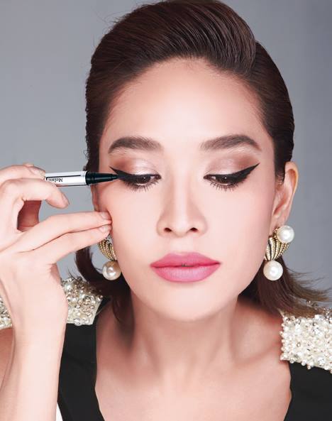พลอย เฌอมาลย์กับ Mistine MaxiBlackEyeliner