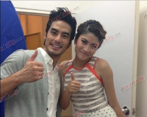 บอย มาร์กี้ VS ญาญ่า ณเดช